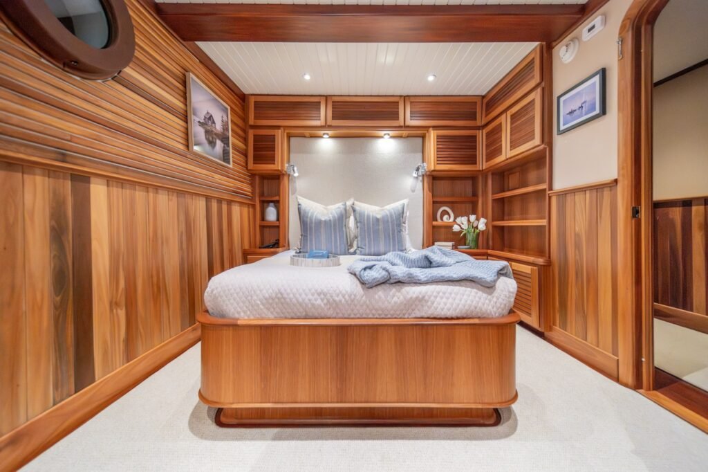 Surfbird Yacht for charter 9