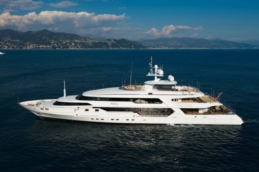 THE WELLESLEY for charter, profile view