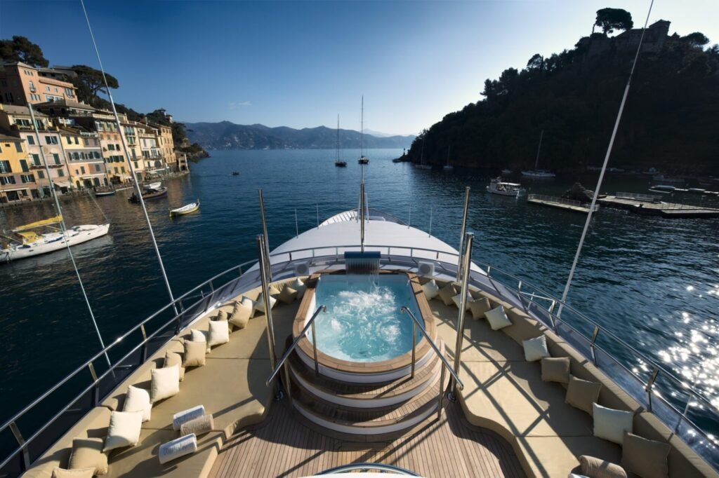 THE WELLESLEY sun deck jacuzzi