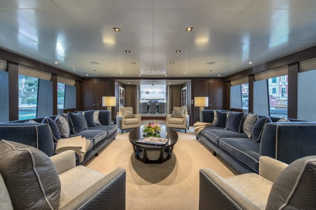THE WELLESLEY aft deck