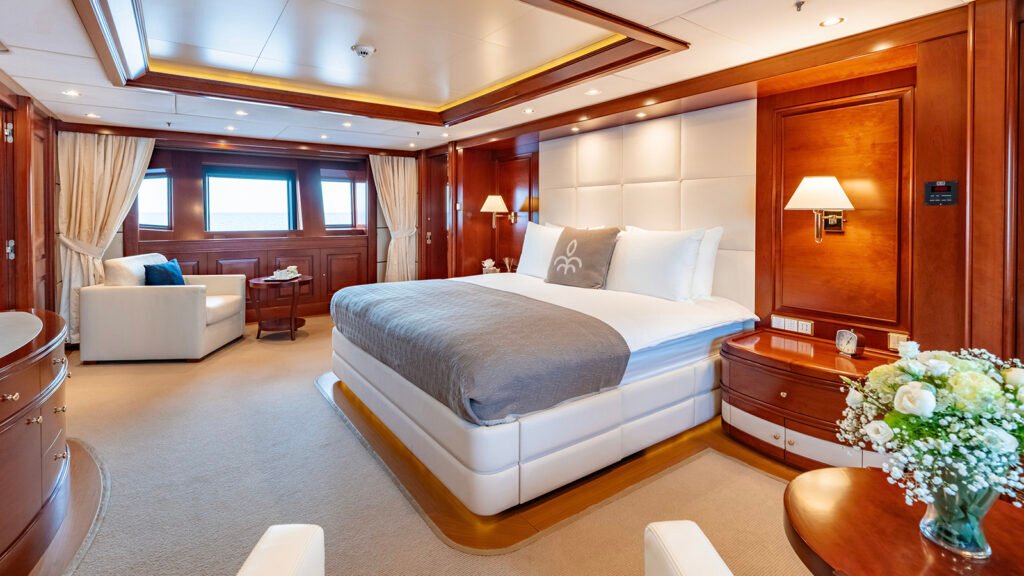 TIREA, 49-metre motor yacht for charter (view 25)