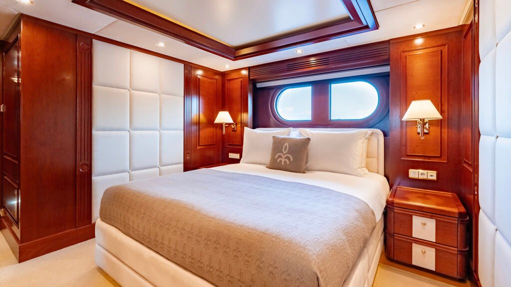 TIREA, 49-metre motor yacht for charter (view 36)