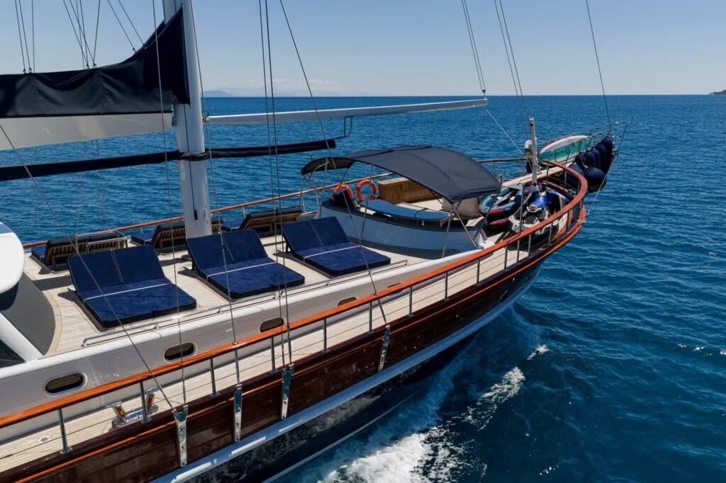 TOSCA sun deck