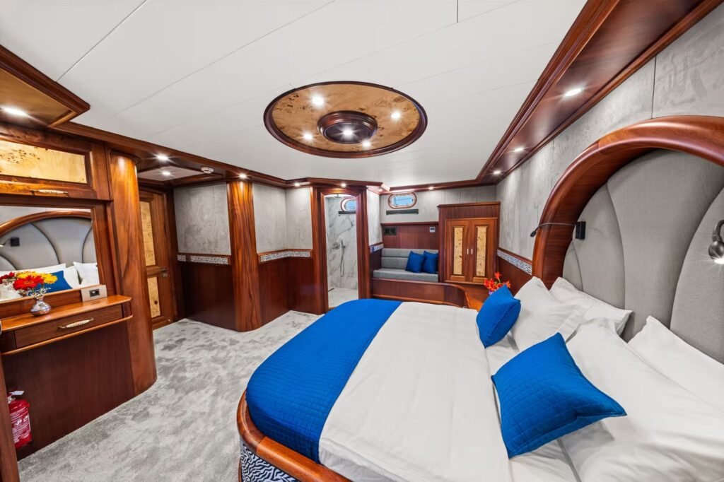TOSCA master cabin
