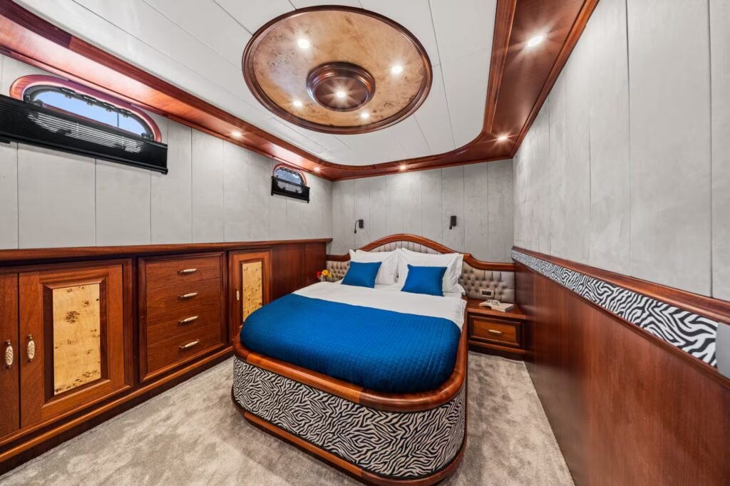 TOSCA double cabin