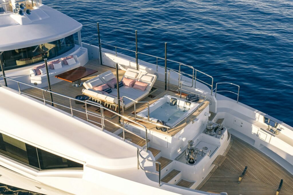 TRAMONTO foredeck