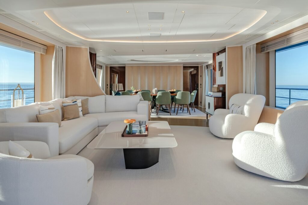 TRAMONTO main salon