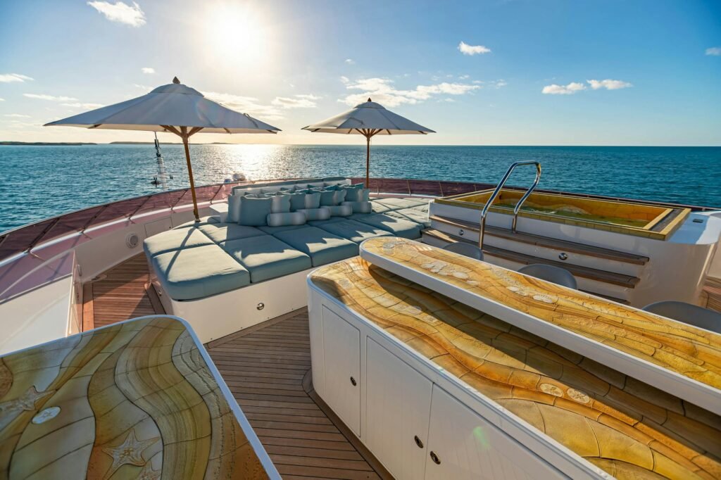 UNBRIDLED immense sundeck with Jacuzzi