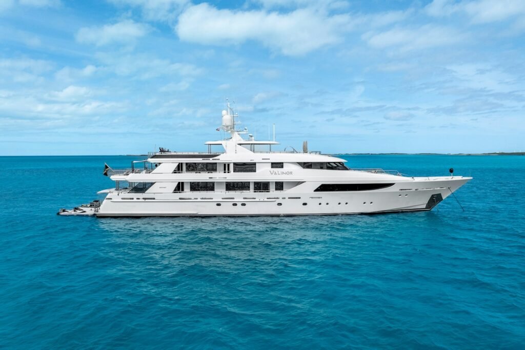 VALINOR for charter, profile view