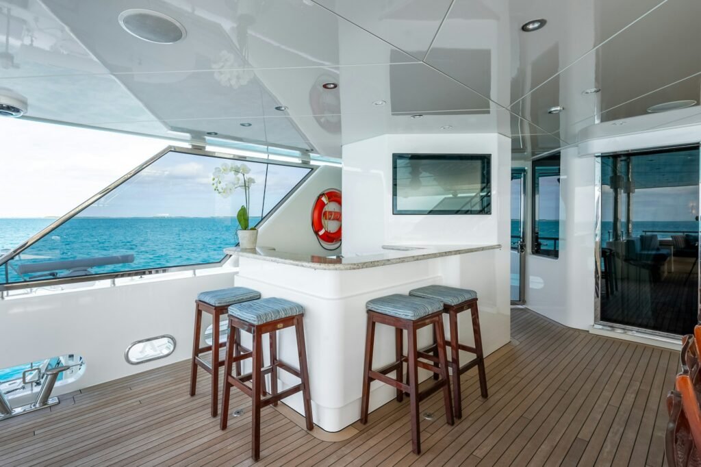 VALINOR aft deck bar