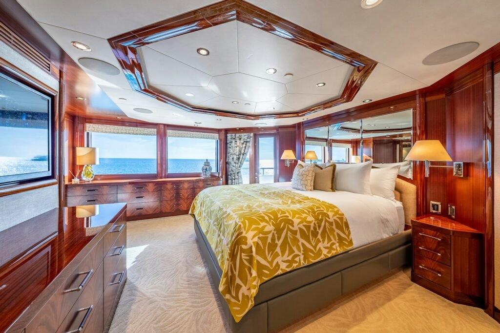VALINOR master stateroom