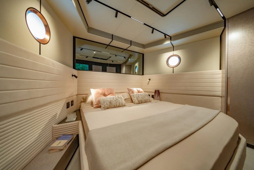 22 metre 3 cabin yacht around 3000000 euros for sale, at anchor