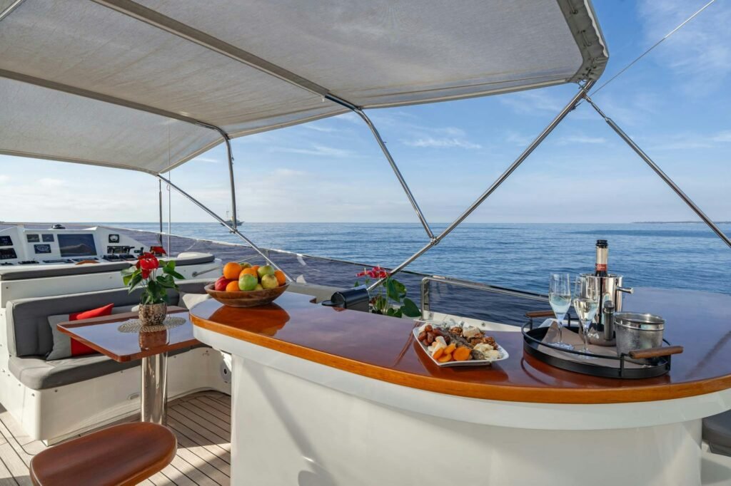 VIKING III main deck aft dining