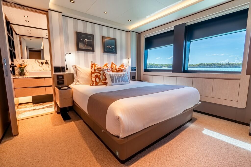 VIVACE full-beam master stateroom