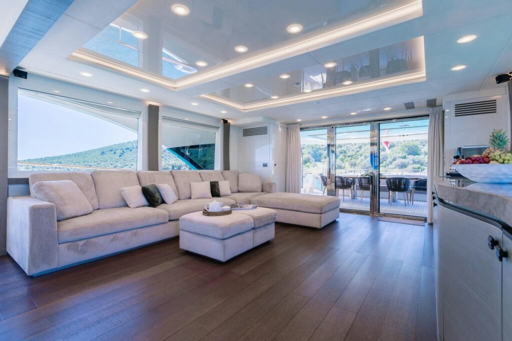 VIVALDI main salon
