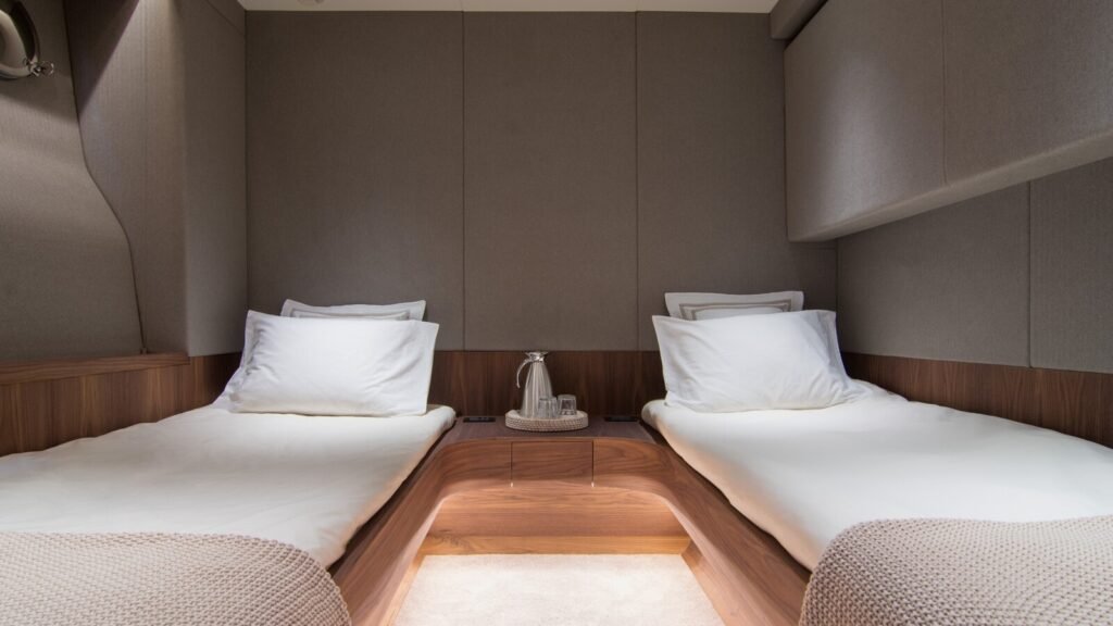 Whisper V charter yacht