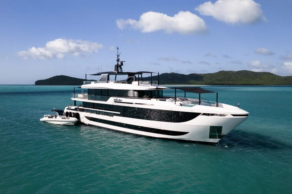 WHITE STAR for charter, profile view