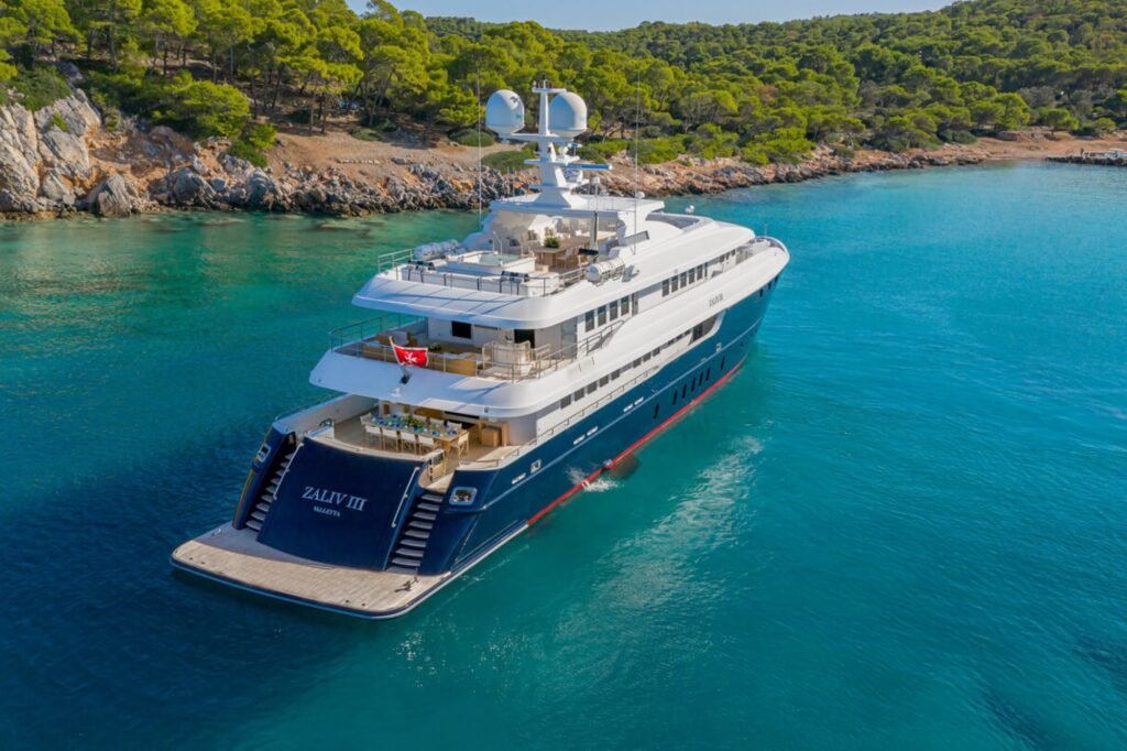ZALIV III sun deck