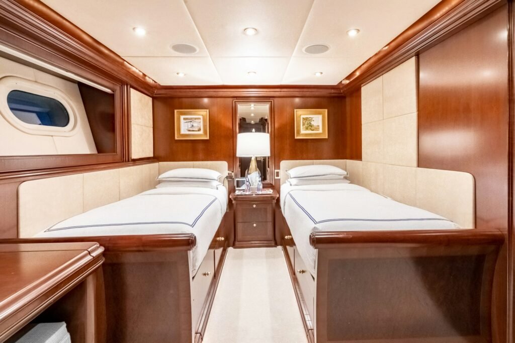 ZOOM ZOOM ZOOM twin cabin
