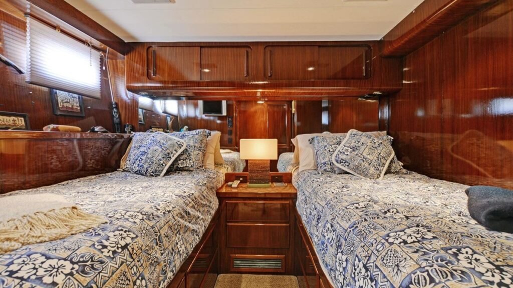 NORTHERN LIGHT - Twin Stateroom