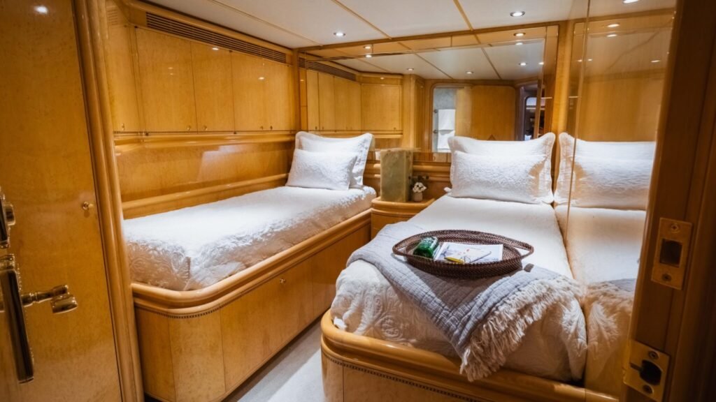 SUMMER SUNSET - Twin Guest Stateroom