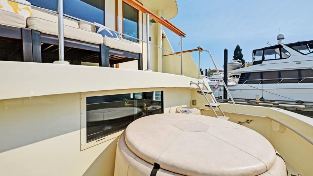 NORTHERN LIGHT - Aft Cockpit and Deck Spa