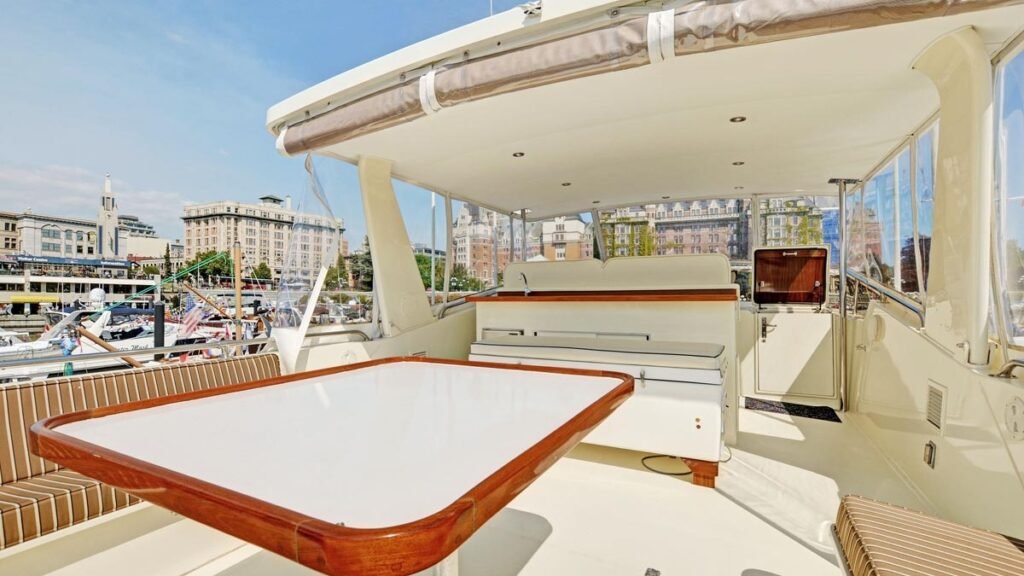 NORTHERN LIGHT - Upper Deck Alfresco Dining
