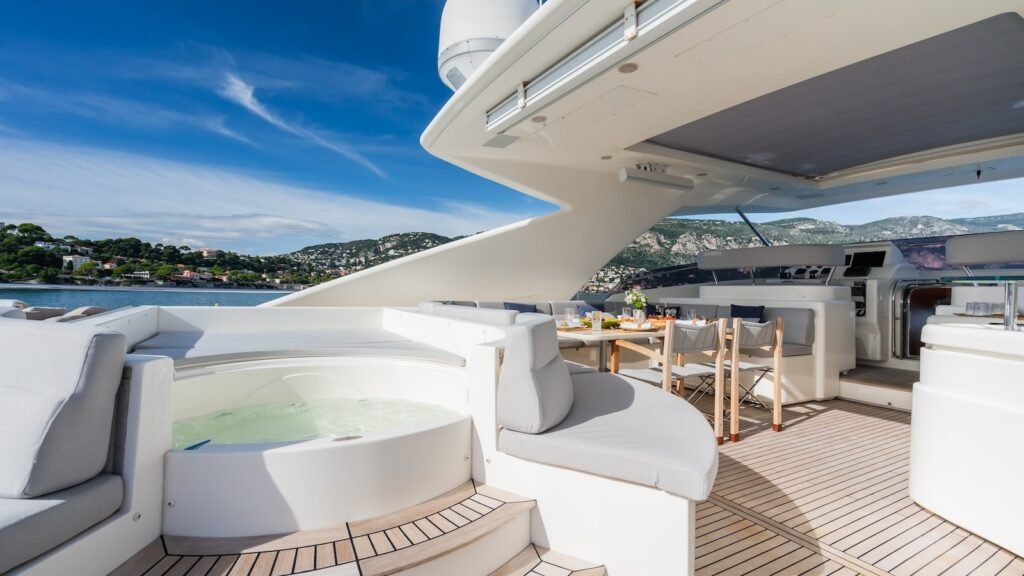 ROBUSTO - Custom Line 2009 luxury charter yacht, view 17
