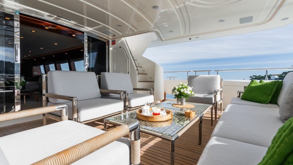 ROBUSTO - Custom Line 2009 luxury charter yacht, view 19