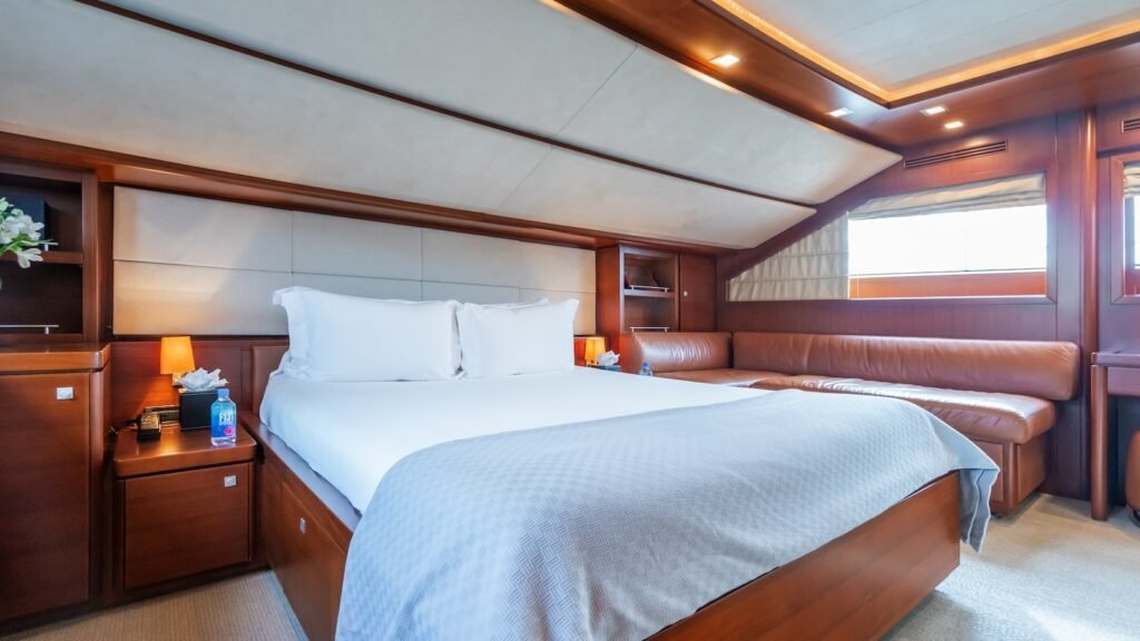 ROBUSTO - Custom Line 2009 luxury charter yacht, view 25