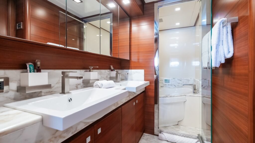 ROBUSTO - Custom Line 2009 luxury charter yacht, view 30