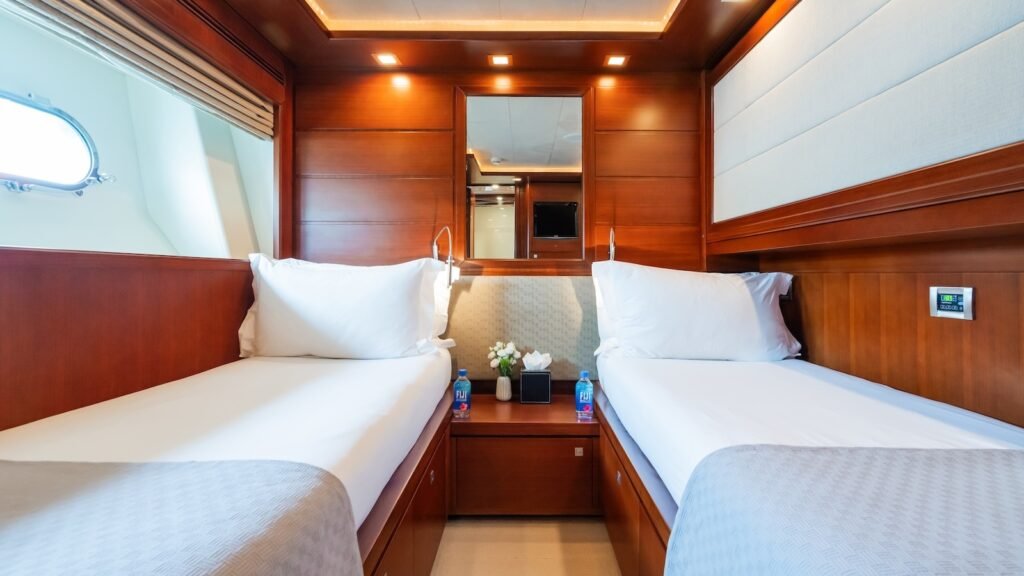 ROBUSTO - Custom Line 2009 luxury charter yacht, view 34