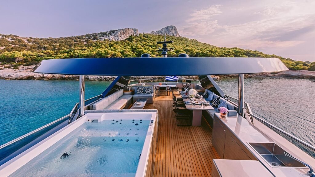 OVAL sun deck jacuzzi