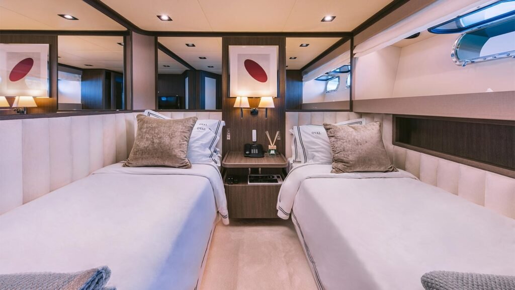 OVAL twin cabin