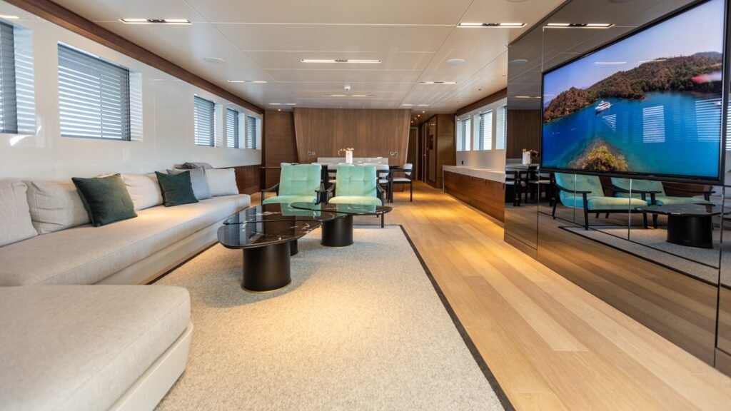 ZEEMAR main salon