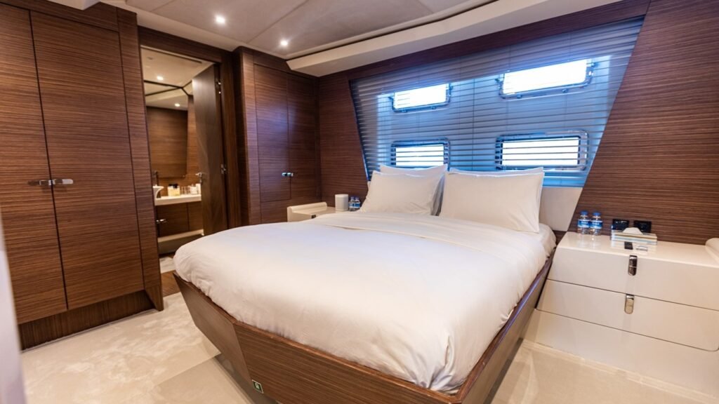 ZEEMAR guest double cabin