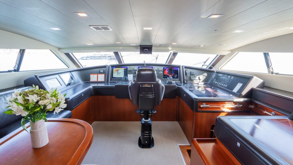 ROBUSTO - Custom Line 2009 luxury charter yacht, view 40