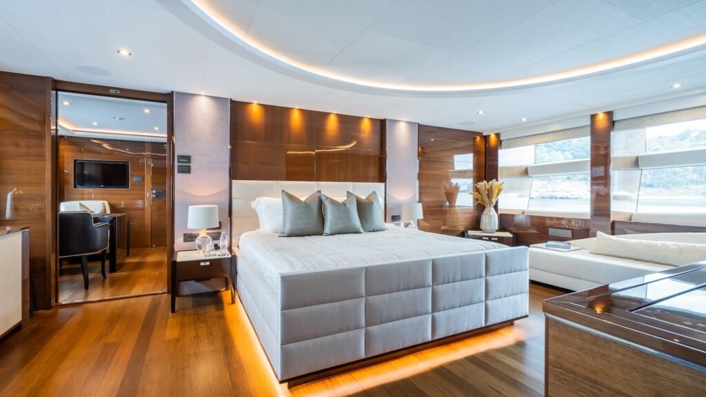 LE VERSEAU - Princess 2016 luxury charter yacht, view 8