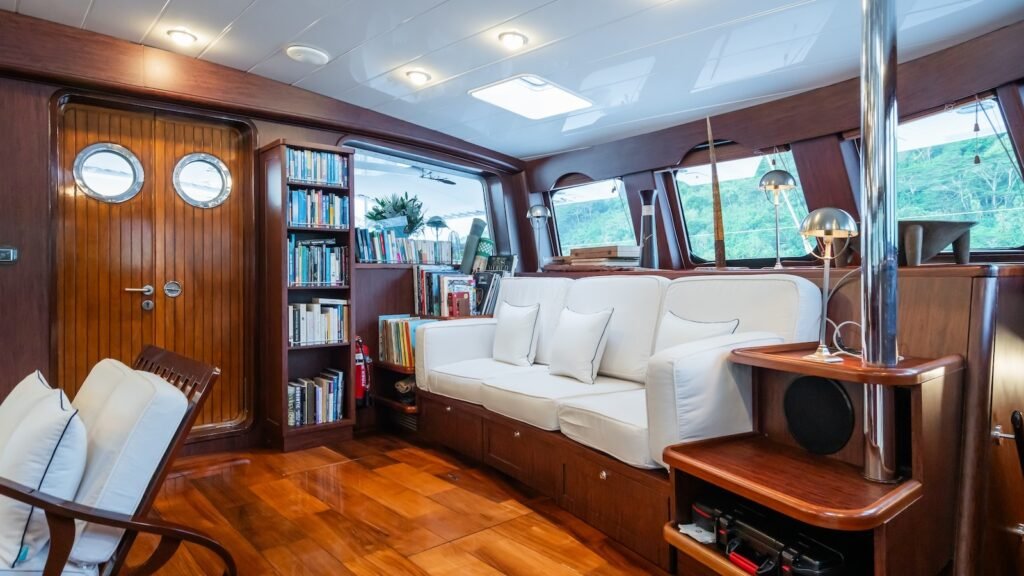 DOUCE FRANCE - Alumarine 1998 luxury charter yacht, view 39