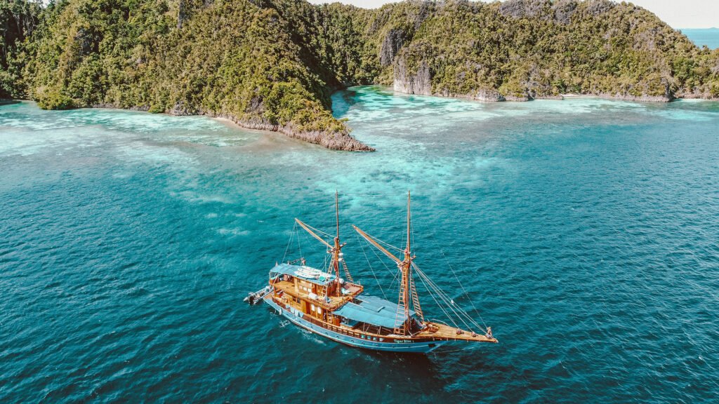 Pianemo yacht charter