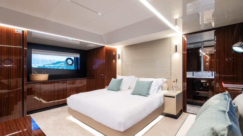 L’AS BLEU - Full-Beam Owner’s Suite