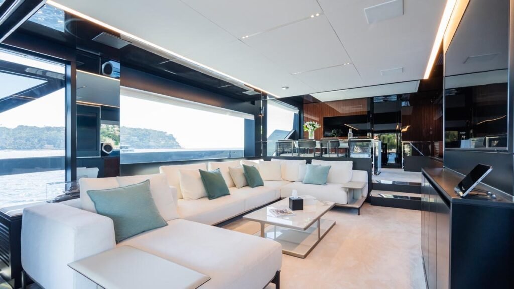 L’AS BLEU - Main Deck Saloon