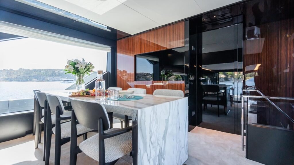 L’AS BLEU - Dining and Galley Bar