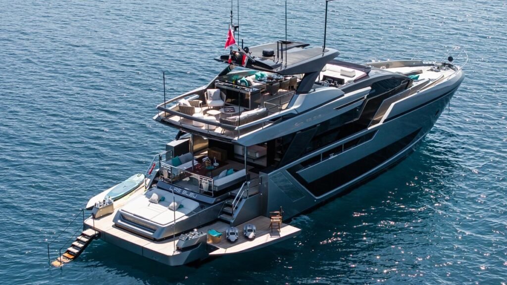 L’AS BLEU - At Anchor with the Terraces Open