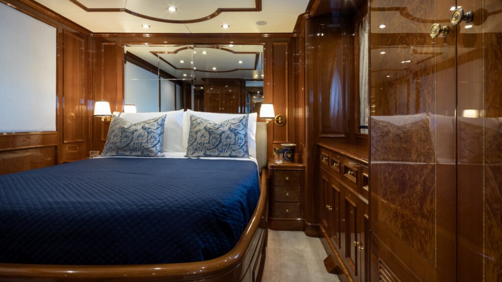 SERENO - Benetti 2002 luxury charter yacht, view 33