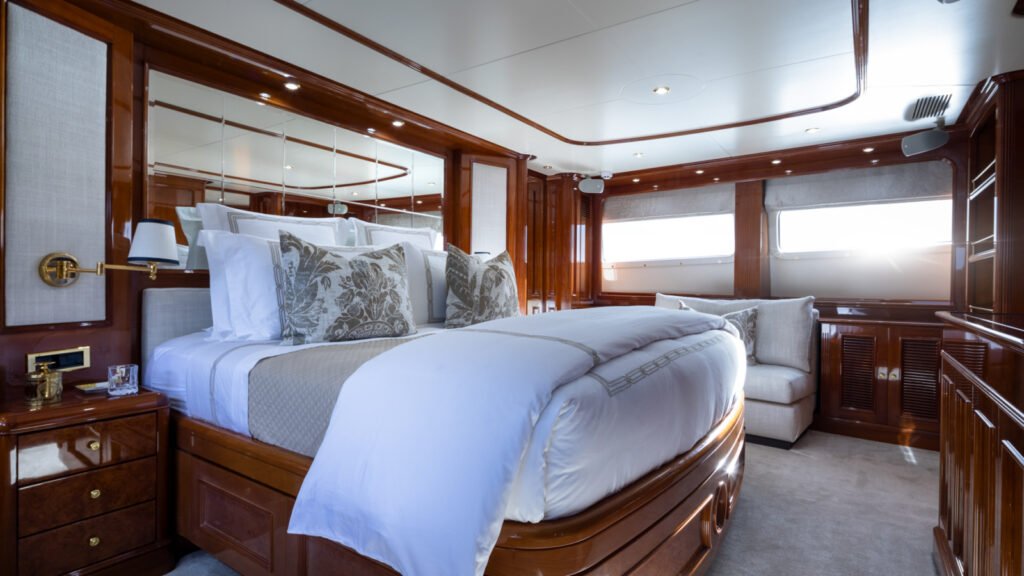 SERENO - Benetti 2002 luxury charter yacht, view 29