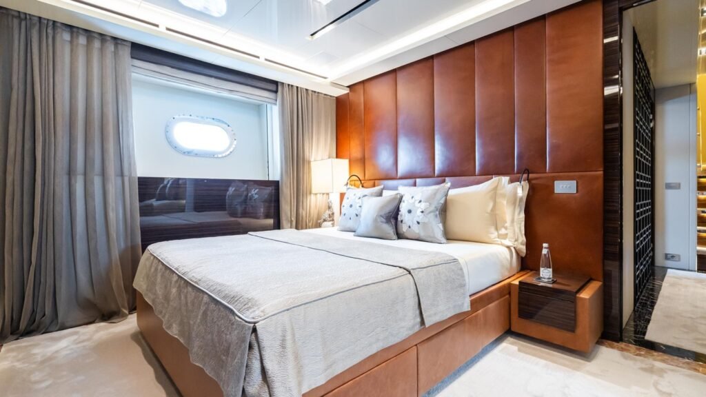 BLUE MOON - Admiral 2014 luxury charter yacht, view 21