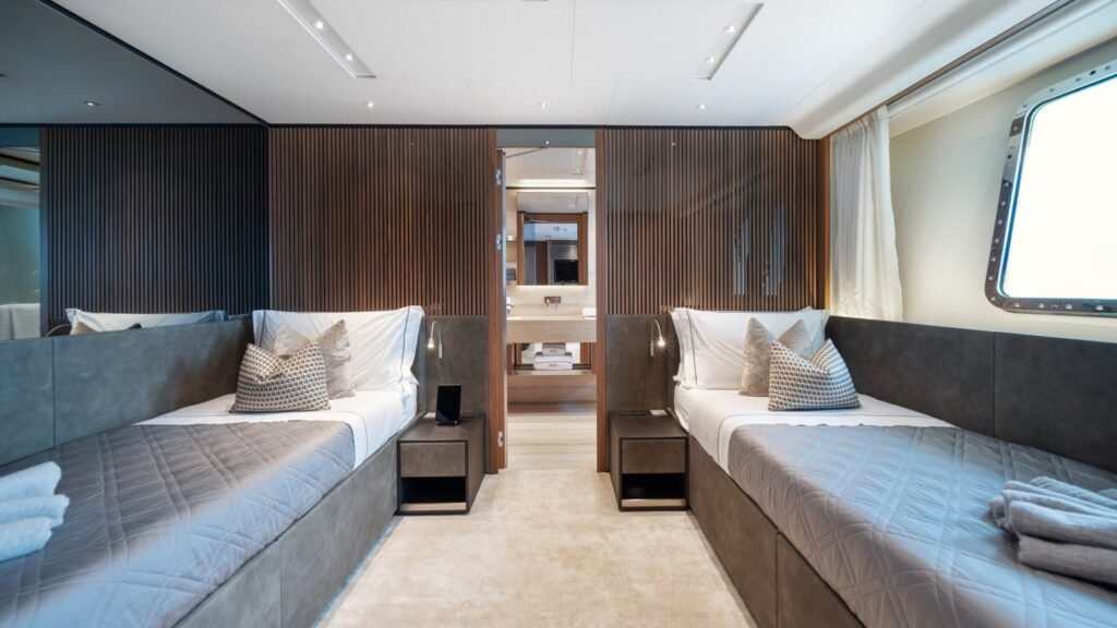 Aix - Twin guest cabin