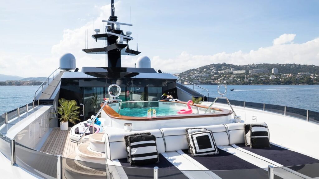 Alfa G - Oceanco 60m charter yacht - image 11