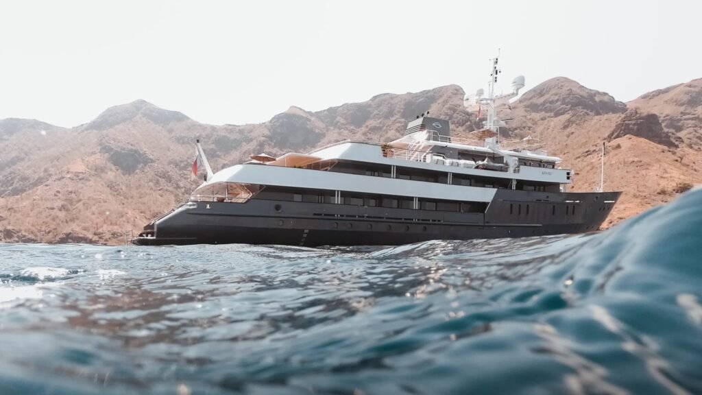 Leeward Islands Explorer deck and amenities